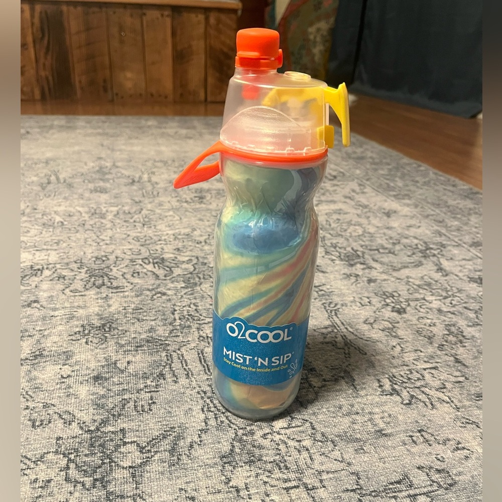 NWT O2Cool water bottle Mist n’ Sip